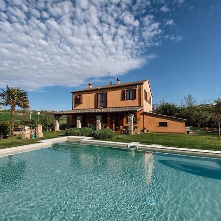 Casale Il Girasole Hotel Barbara Bagian luar foto