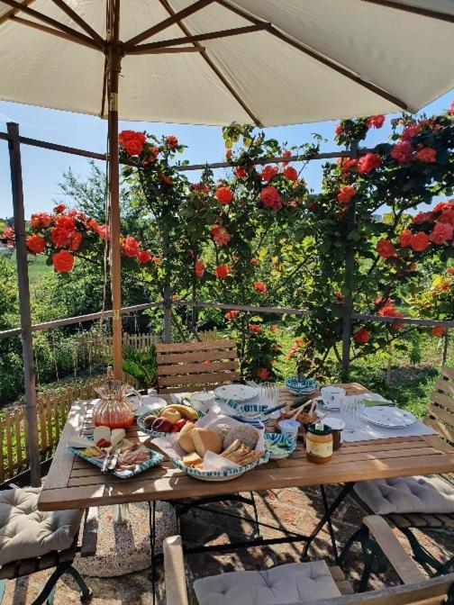 Casale Il Girasole Hotel Barbara Bagian luar foto